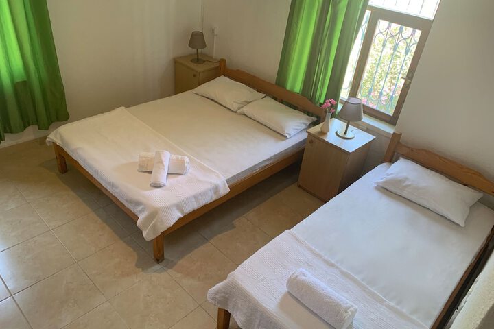 Room 9 of 16