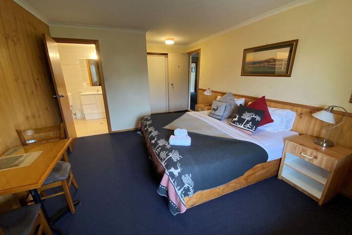 Room 4 of 41
