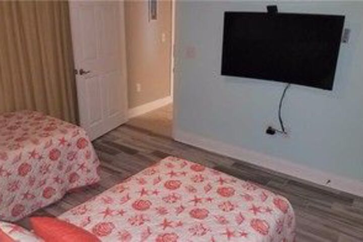 Room 10 of 24