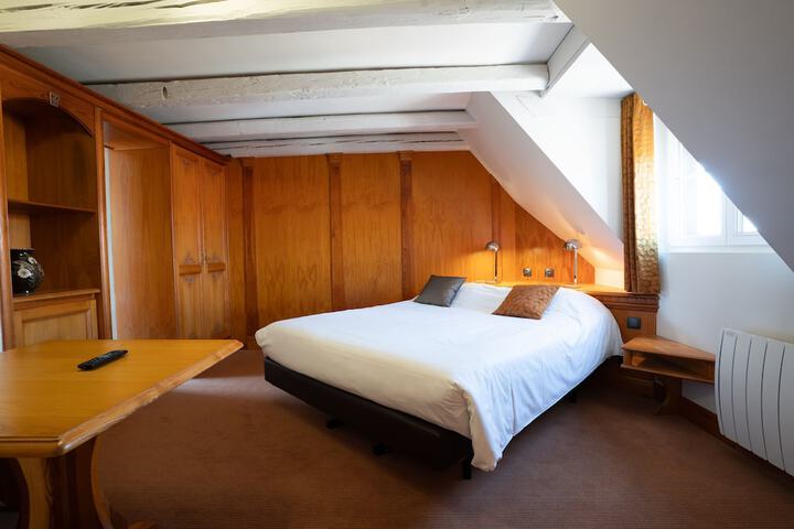 Room 9 of 38