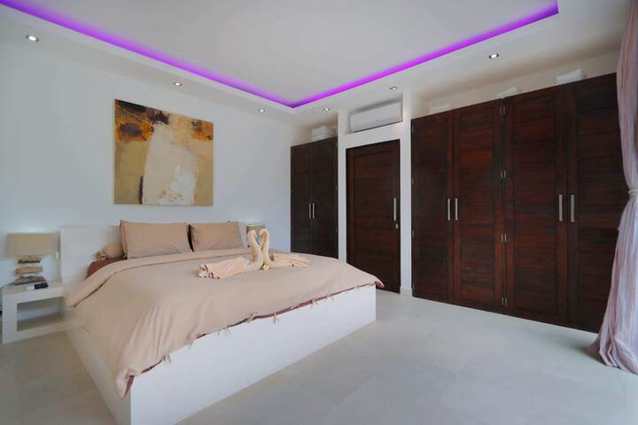 Room 4 of 60
