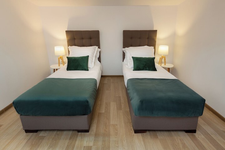 Room 8 of 31
