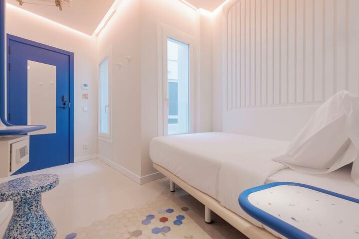 Room 32 of 77