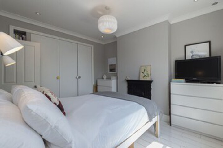 Room 25 of 27