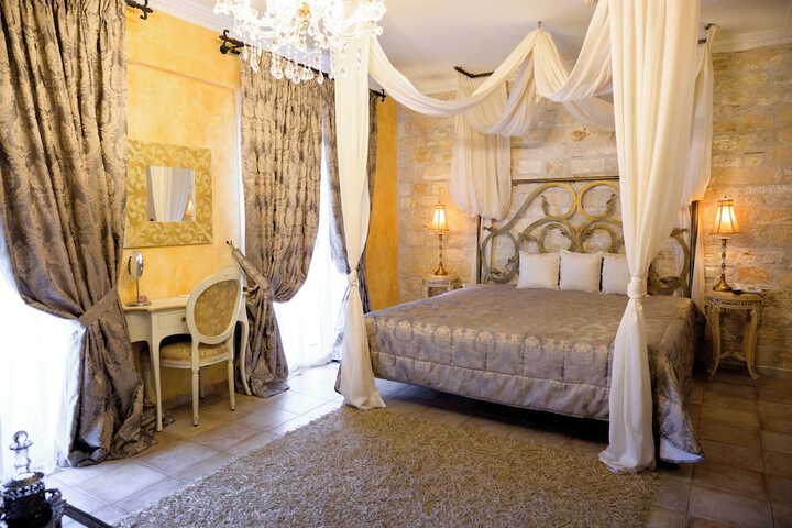 Room 18 of 60