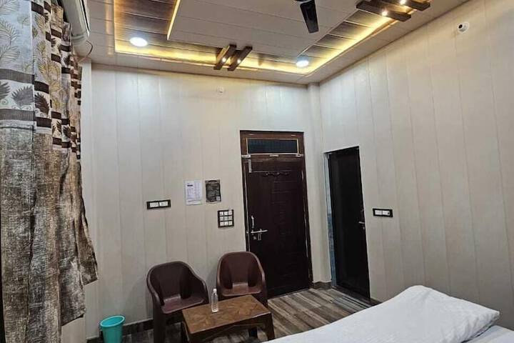 Room 5 of 19