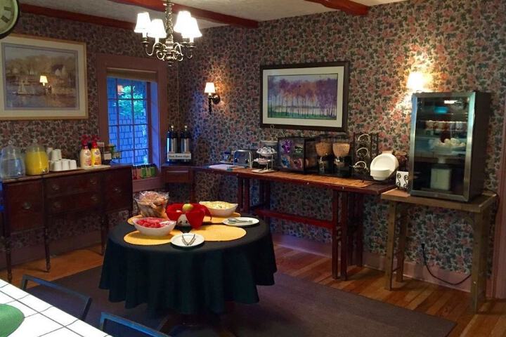 Breakfast/Coffee Service 10 of 27