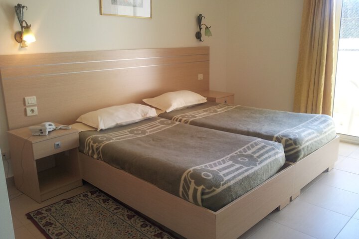 Room 6 of 84
