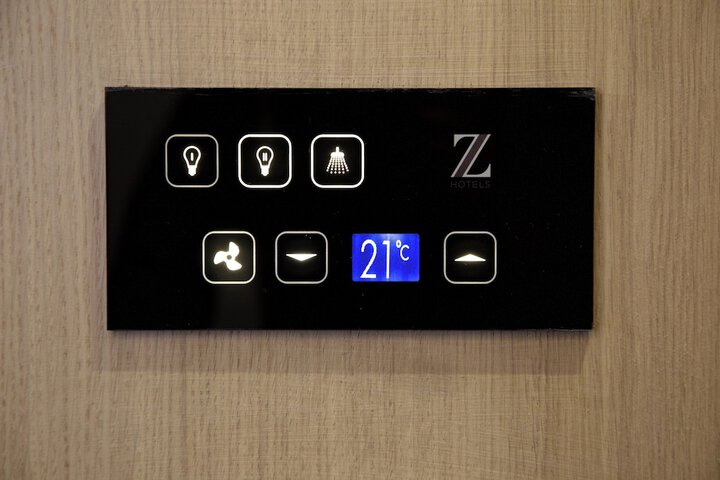 Room 11 of 38