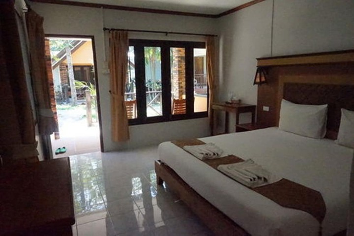 Room 27 of 80
