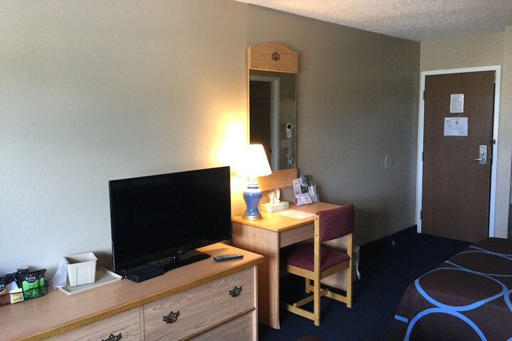 Room 8 of 26