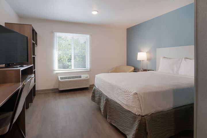 1 Queen Bed (18 of 18)