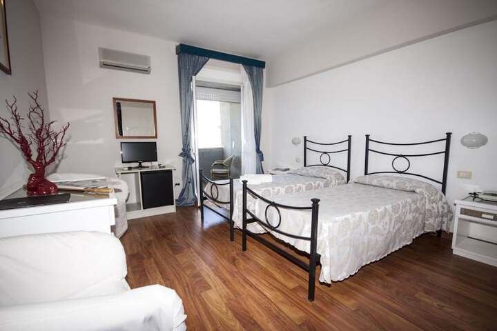 Room 9 of 36