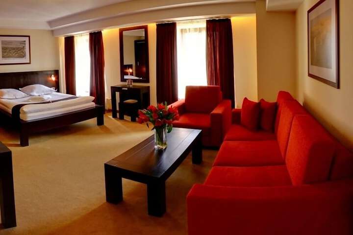 Room 12 of 34
