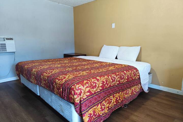 Room 8 of 29