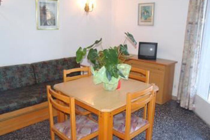 Room 13 of 39