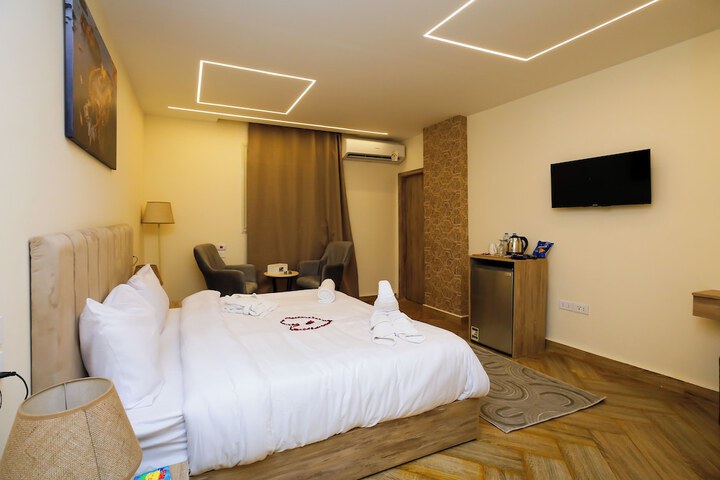 Room 20 of 177