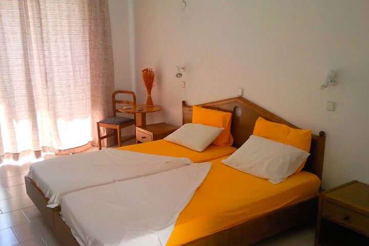 Room 6 of 7