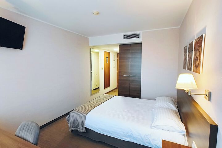 Room 19 of 59
