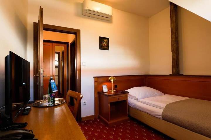 Room 29 of 65