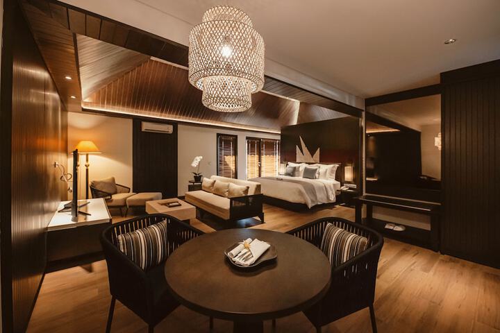 Room 16 of 76