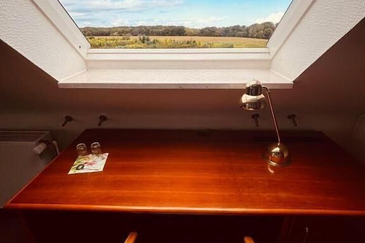 Room 13 of 26