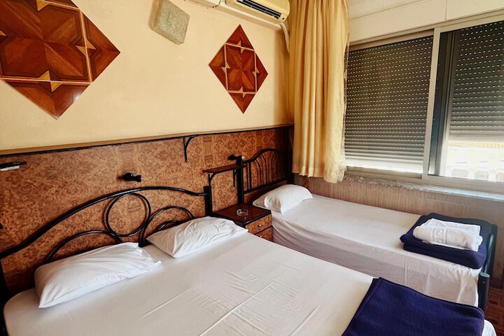 Room 9 of 37