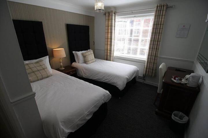 Room 3 of 7
