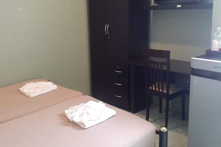 Room 52 of 117