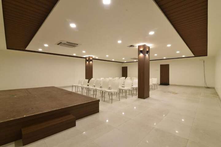 Business Center 38 of 43