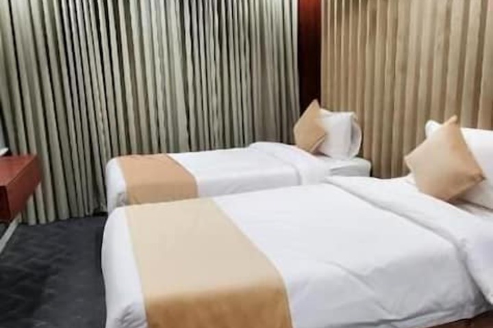 Room 4 of 15