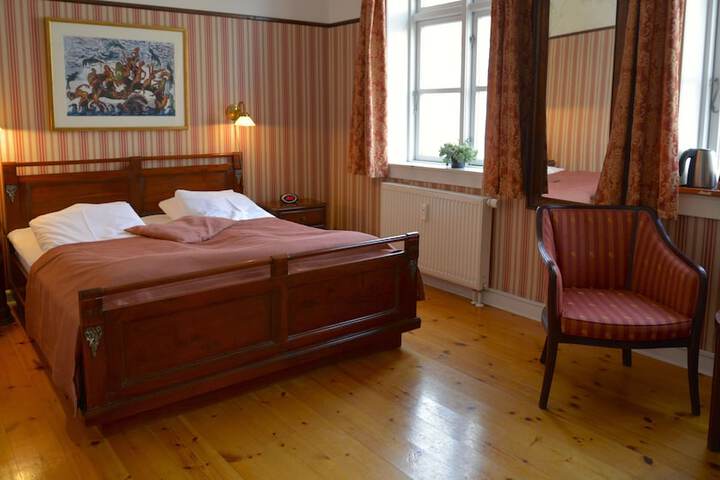 Room 21 of 214