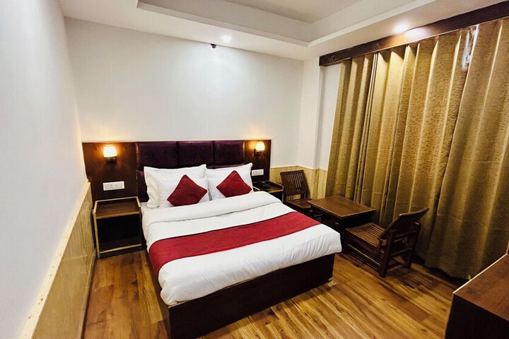Room 7 of 33