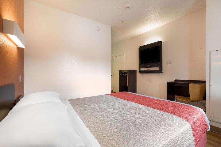 Double Room Disability Accessible (10 of 12)
