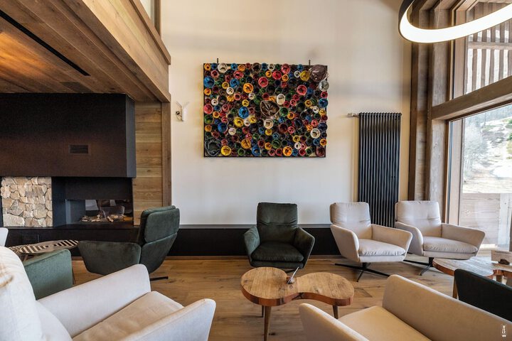Lounge 101 of 112