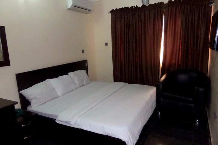 Room 4 of 15