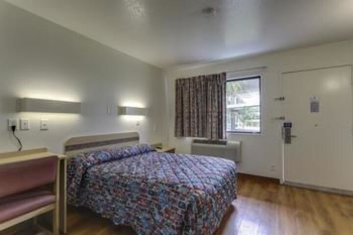 Room 11 of 24