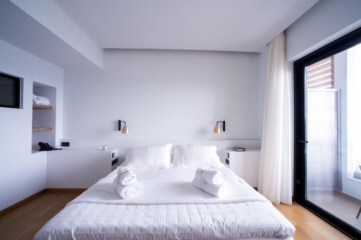 Room 5 of 18
