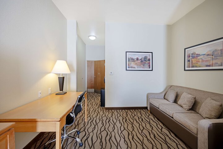 Room 11 of 36