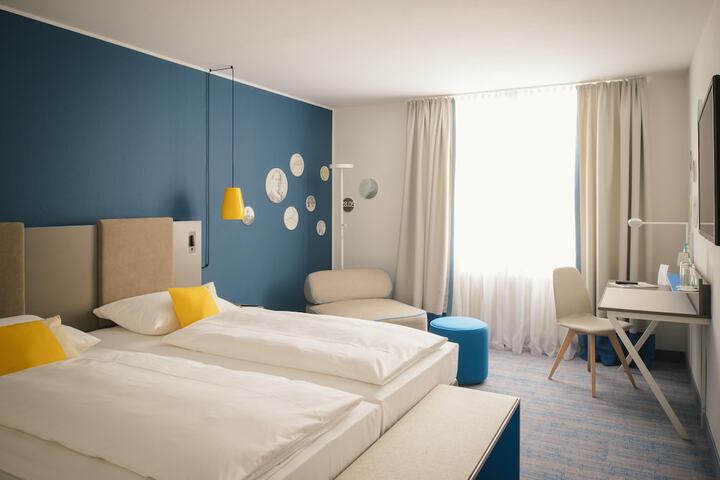 Room 9 of 80