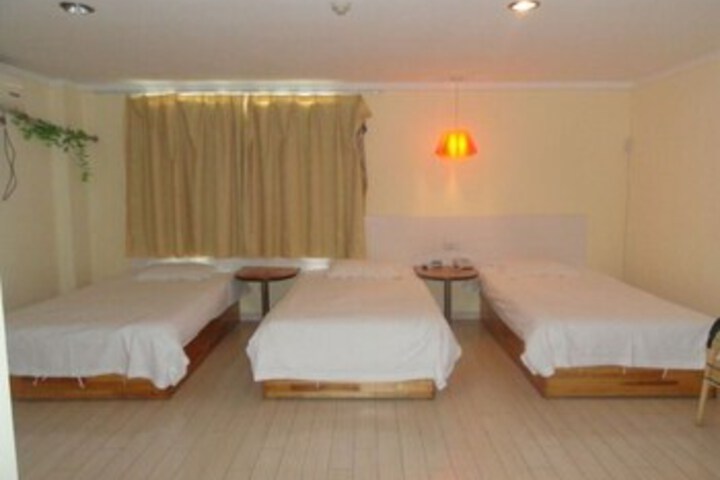 Room 9 of 38