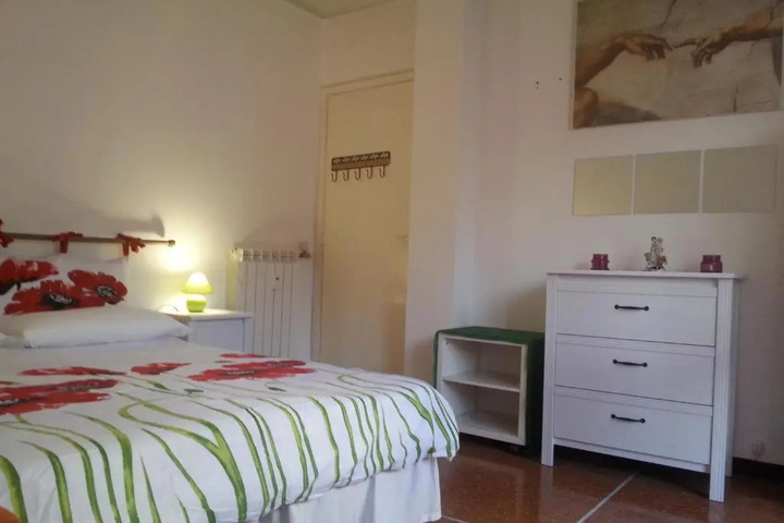 Room 2 of 5
