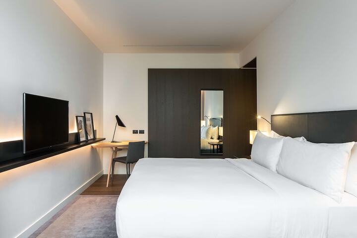 Room 26 of 213