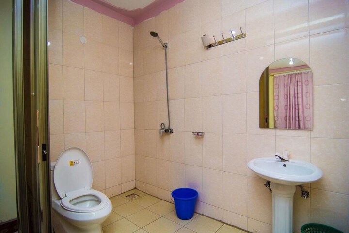 Room 25 of 62