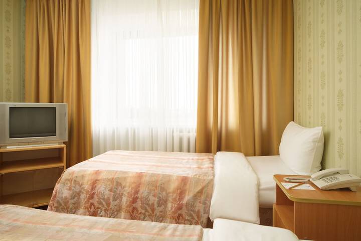 Room 8 of 42