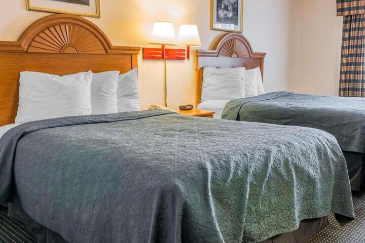 2 Double Beds (7 of 14)