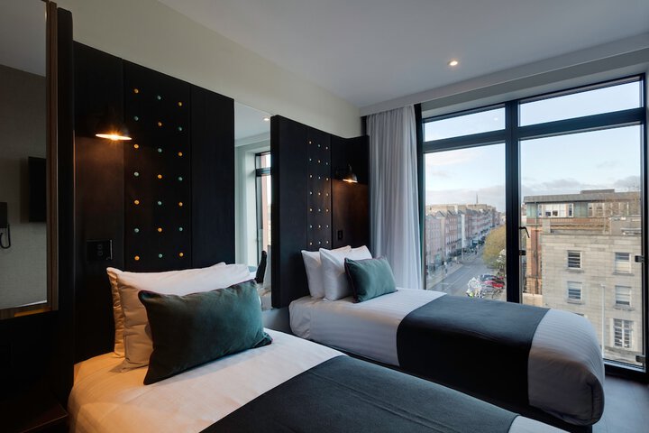 Room 9 of 42