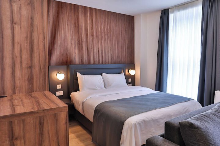 Room 28 of 64