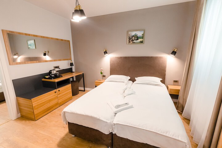 Room 8 of 48