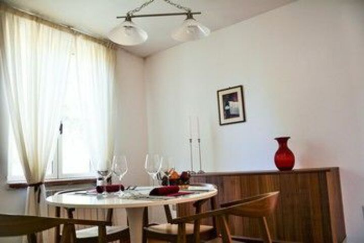 Room 10 of 18